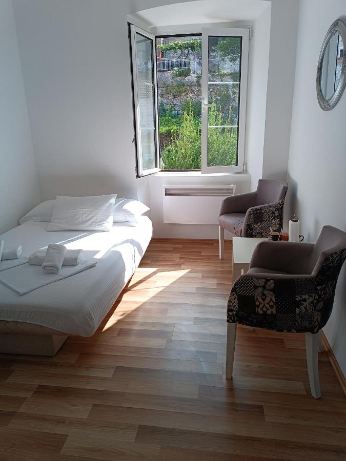 Guesthouse BiT Kotor Guesthouse BiT Kotor