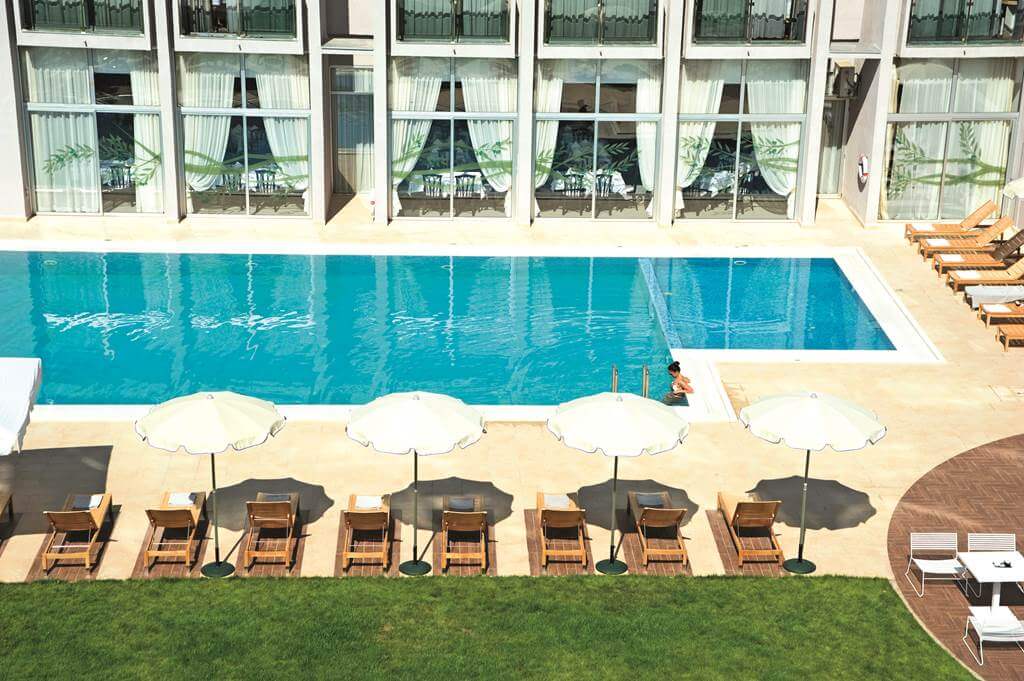 Hotel Tara Discover Budva’s Becici Beach – what to do, where to stay, how to get around and where to eat in Montenegro’s top beach resort.