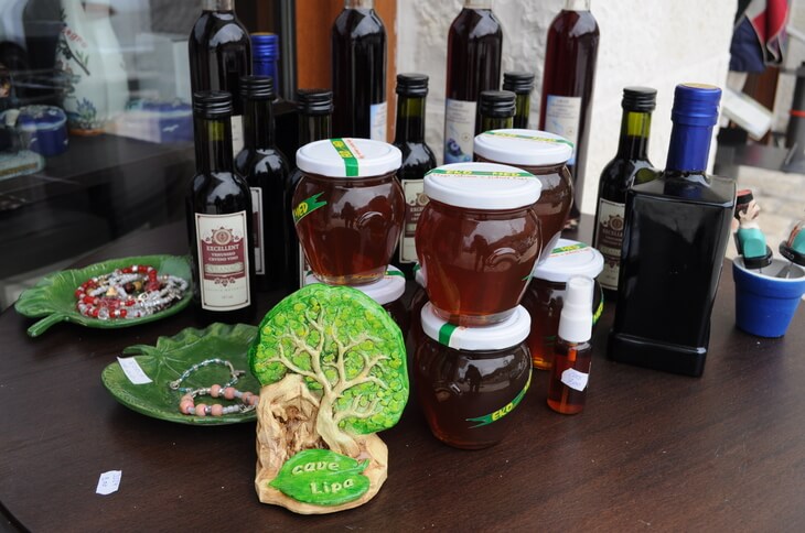 Lipa Cave souvenir shop Souvenirs at Lipa Cave, near Cetinje, Montenegro. Choose from ornaments and jewellery as well as locally made honey, wine and olive oil.