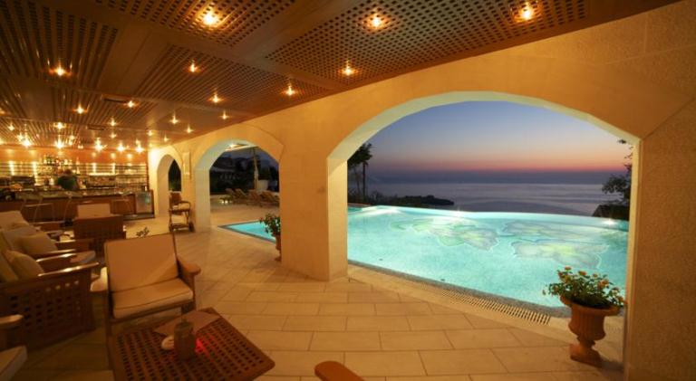 Not all Sveti Stefan hotels are anywhere near the famous landmark. Discover which hotels will give you views of the island before you book!